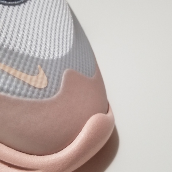 Women's Nike Air Max Axis - Picture 4 of 8